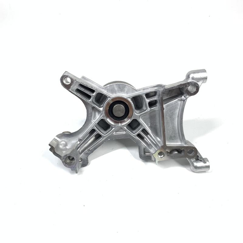 Engine Auto Water Pump Bracket For Lexus LX470 LS400 LAND CRUISER 100 1UZFE UCF20 2UZFE UZJ100 UZJ200 16307-50012