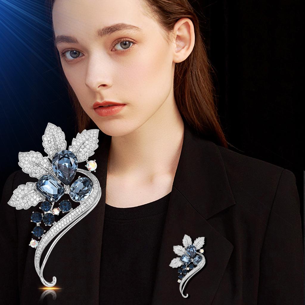 New Fashion Design Luxury And Elegant Blue Flower Brooch Light Luxury And Versatile  Women  Accessories
