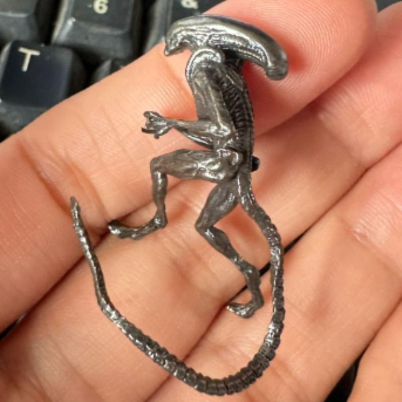 

Латунная модель собаки в форме инопланетянина, креативное и персонализированное маленькое украшение, брелок, DIY аксессуары, декоративные поделки brass