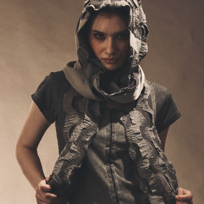 

ВЫРЕЗАННЫЙ ВЯЗАНЫЙ КАПЮШОН-ШАРФ [ХАКИ-СЕРЫЙ] KHAKI GREY