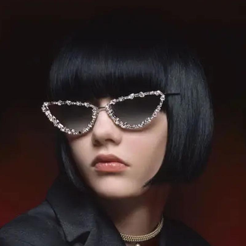 Retro Europäische & Amerikanische Katzenaugen-Strass-Sonnenbrille mit Diamant-Metalldetail