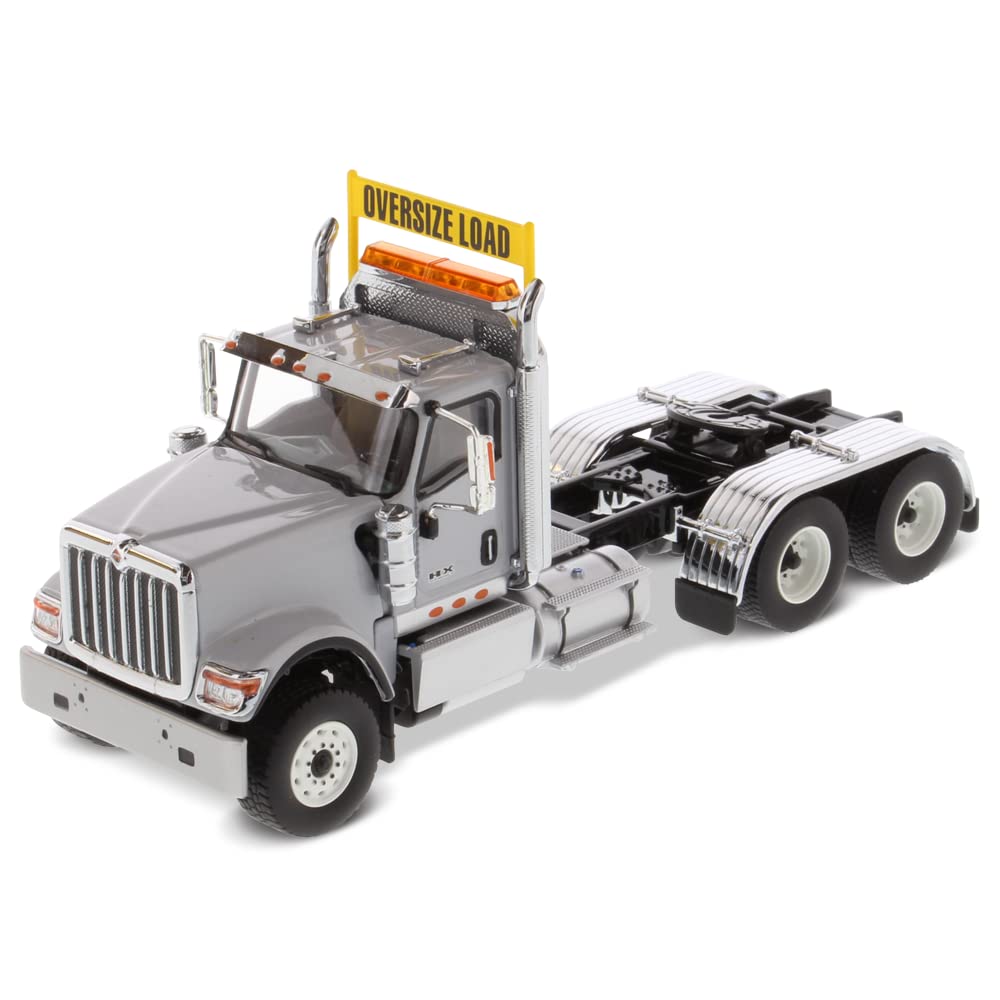 

DIECAST MASTERS International HX520 Tandem Light Grey Tractor, светло-серый