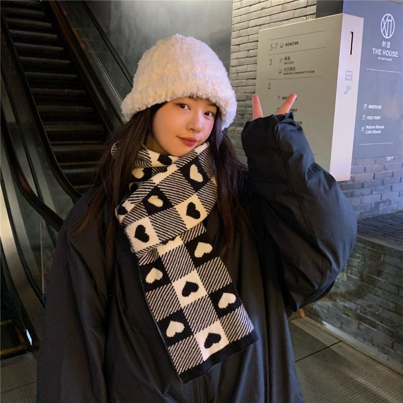 Heart-shaped scarf women's autumn and winter solid color knitted warm wool scarf student sweet and cute couple love plaid