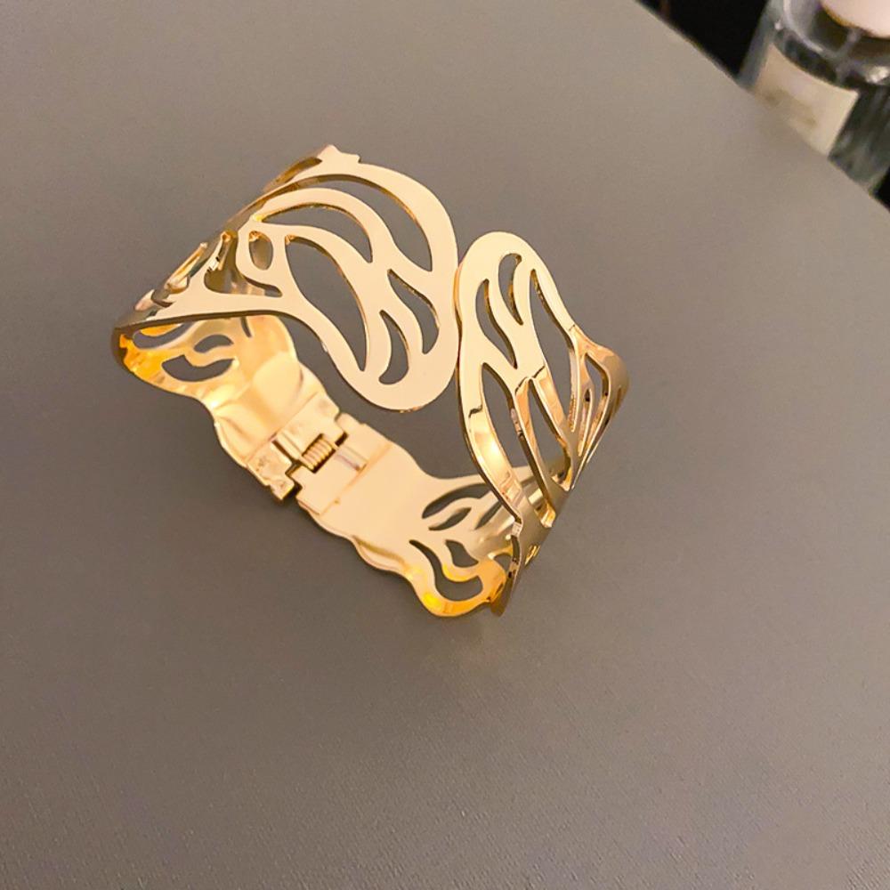 European and American Simple Bracelets, Arm Rings, Niche Cold Wind Temperament Bracelets, High-end Sense and Versatile Jewelry.