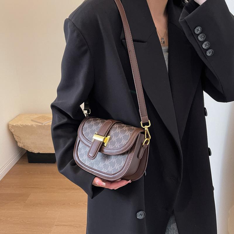 Niche design bag women's autumn and winter 2025 new retro high-end shoulder messenger bag women's popular saddle bag