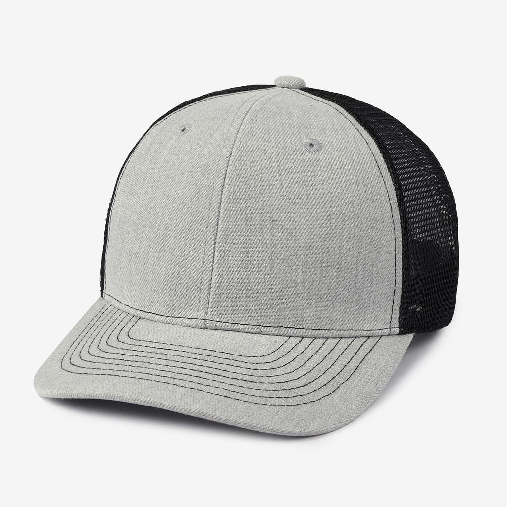 Trendy multi-color mesh baseball cap for summer outdoor sun protection and breathability. A versatile hat for daily wear.