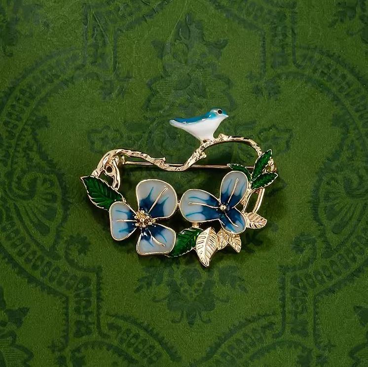 Retro Blume Zweig Vogel Brosche High-End Weiblich Zarte Iris Vogel Brosche Nische Design Anstecknadel Kleidung Accessoires