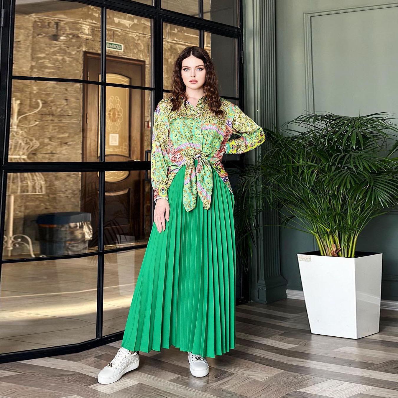 

Доступный: Весенняя коллекция 2024 года - Комплект из свободной рубашки с длинным рукавом с принтом и плиссированной юбки для мусульманок Ближнего Востока. L