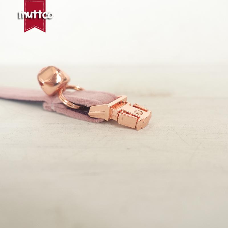 MUTTCO Weiches verstellbares Katzenhalsband mit Fliege UCC-080M