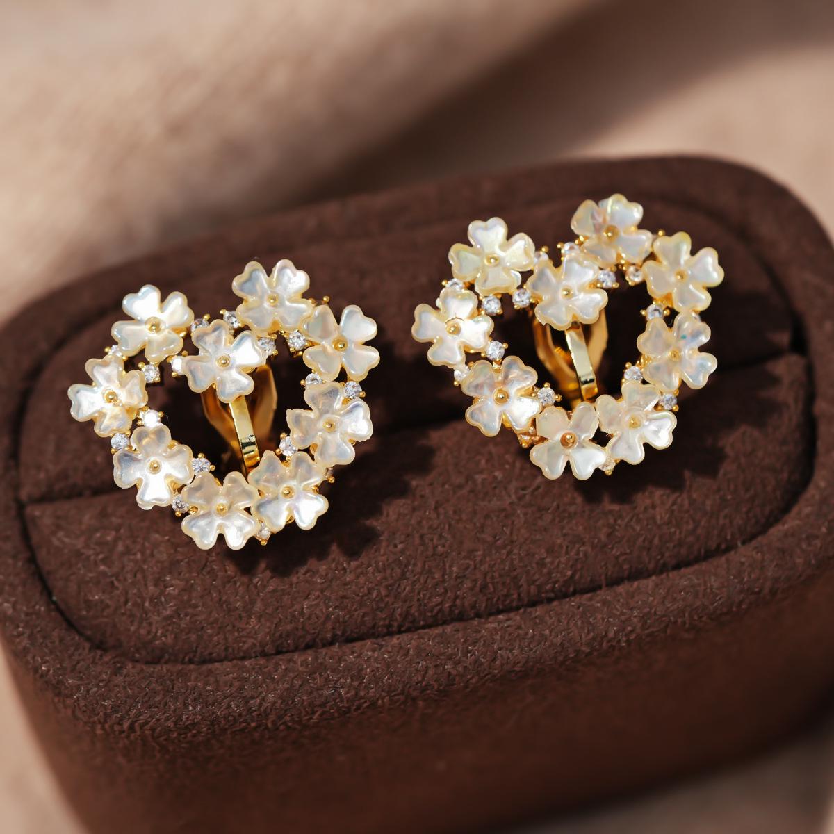 18K Gold-Plated Zircon Flower Non-Piercing Ear Cuff - Elegant and Trendy Luxury Jewelry