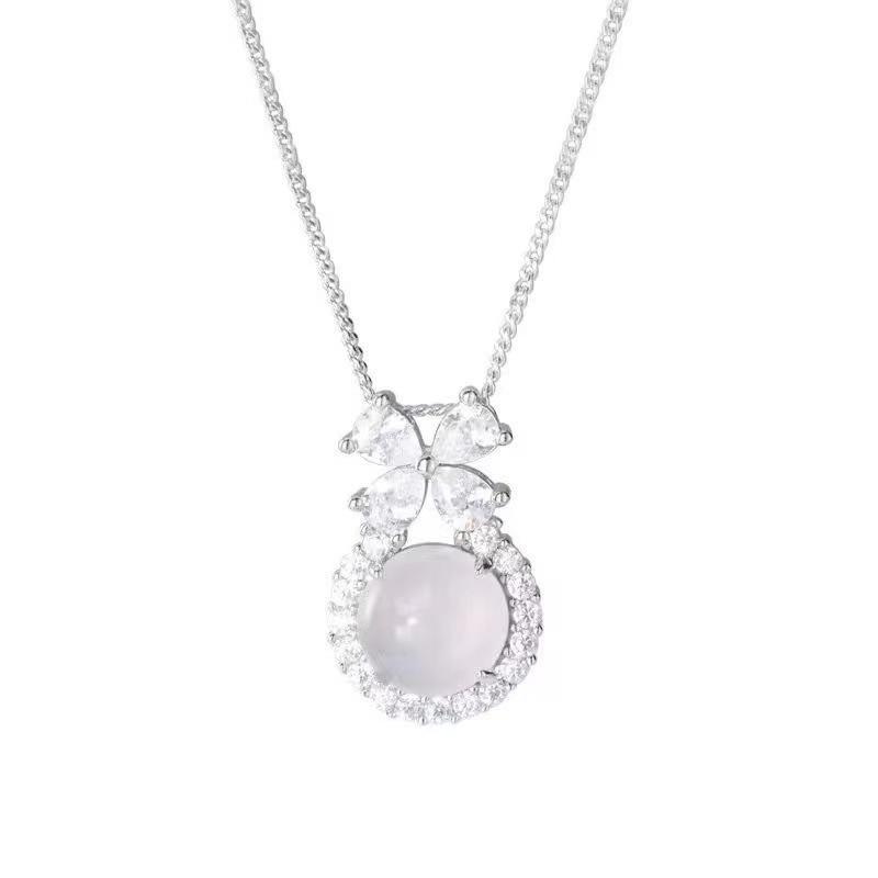 New Ice-clear White Chalcedony Pendant Necklace, Female Bow, Fashionable and Exquisite, Small Fragrant Collarbone Chain, Flower Neck Chain.