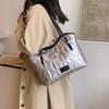 New high-end large-capacity bag women's popular versatile tote bag casual fashion commuter shoulder bag
