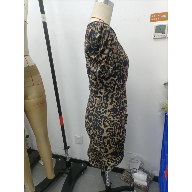 Vestito Mini da Festa da Donna con Stampa Leopardo, Scollo a V, Manica Corta, Arricciato, Bodycon