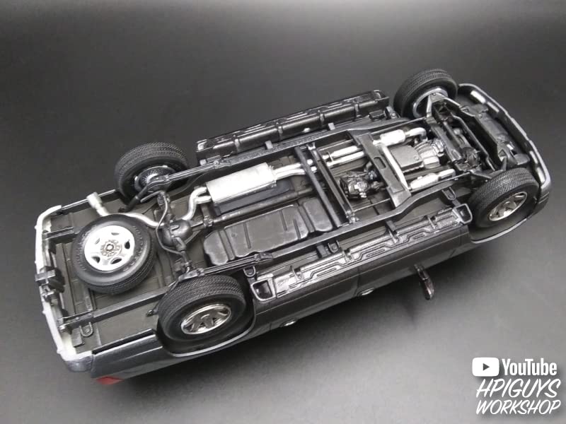 AMT 2005 Cadillac Escalade EXT SUV Pickup Plastic Model AMT1317 Molding Color 1/25