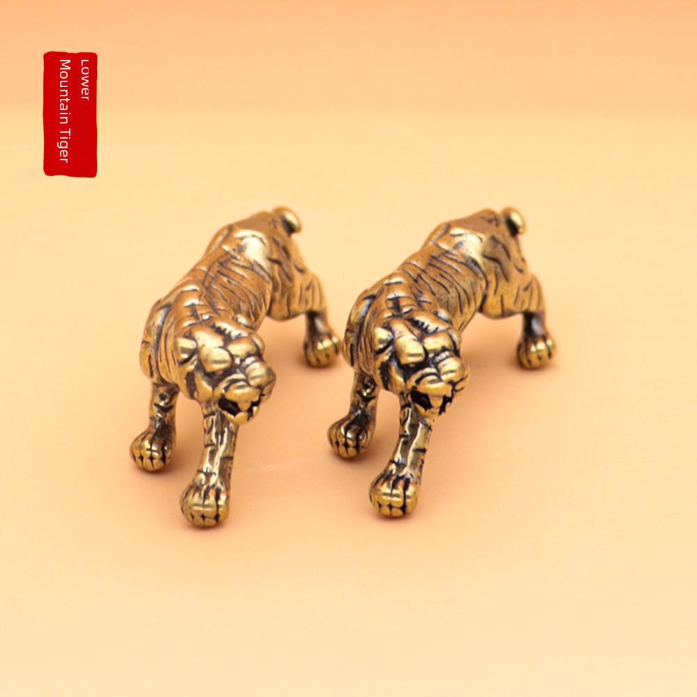 Lucky Tiger Brass Keychain Pendant: Retro Chinese-Style Car Ornament for Good Fortune