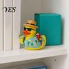 Resin Summer Decoration Beach Duck Figurine, Vacation with Sunglasses, Weather-Resistant Compact Ornament for Indoor Outdoor Garden Party &