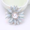 Broche elegante con forma de flor para mujer, decoración de perlas de imitación, Pin de solapa, chal, cárdigan, broche para abrigo, insignia Simple esmaltada, regalo de joyería