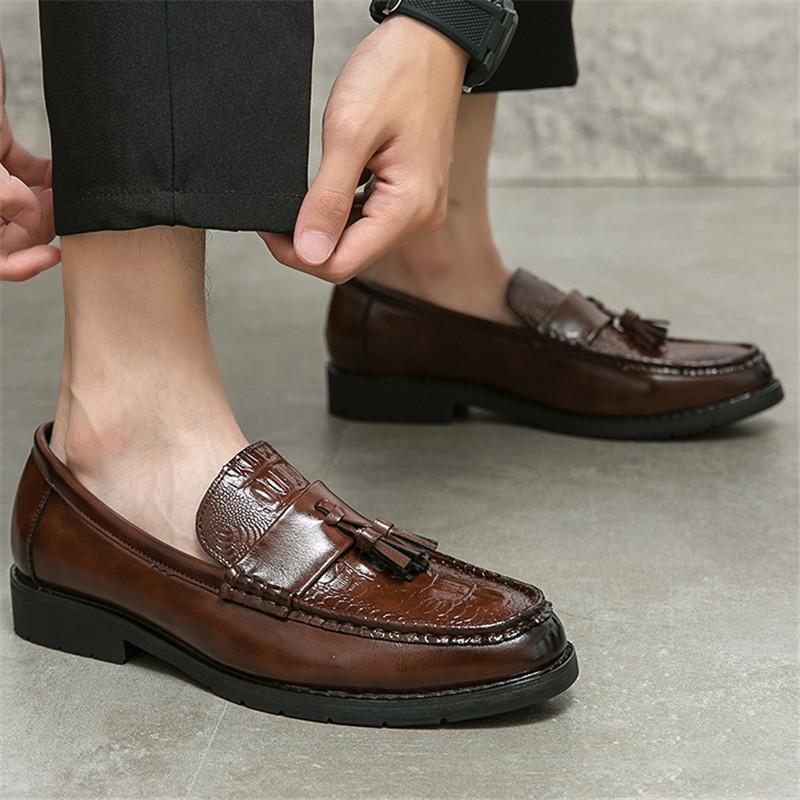 Fashion Luxury Designer New Men Tassels Thick Bottom Black Brown Shoes Moccasins Wedding Prom Homecoming Party Footwear Zapatos Hombre