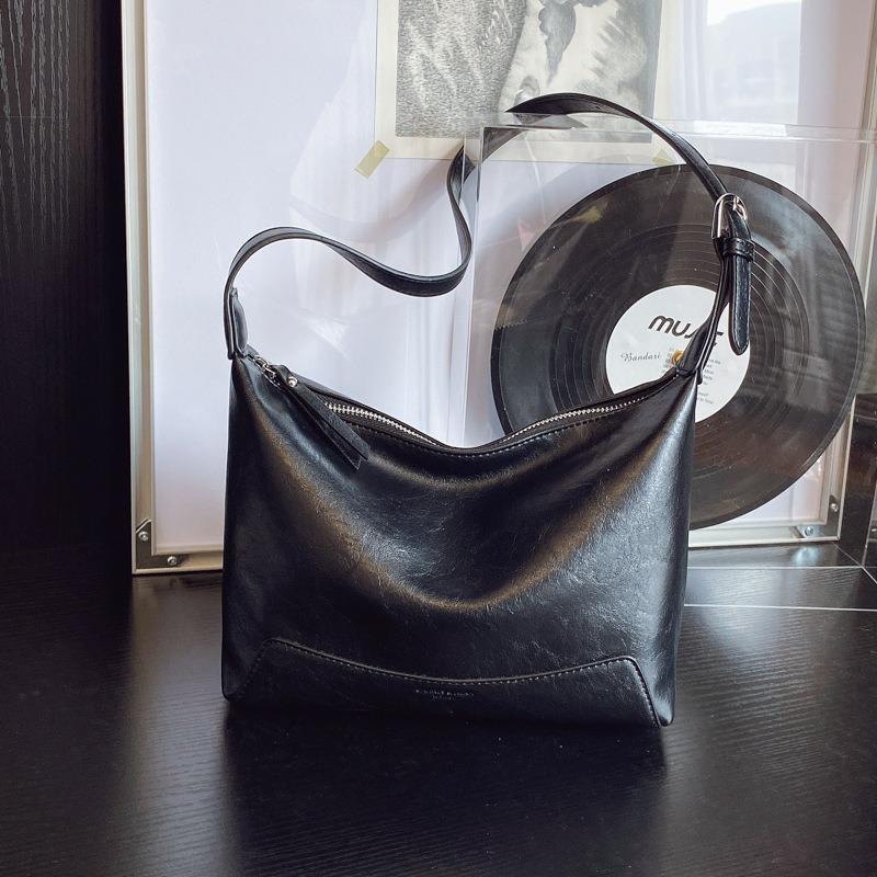 

Bag Women s New Retro Versatile Underarm Portable Shoulder Bag Large Capacity Premium Messenger Bag чорний
