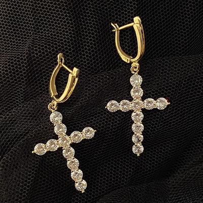 Huitan Einfache Hängeohrringe mit Kreuz für Damen Voll mit runden Zirkonia Modisch Schlicht Weibliches Zubehör Vielseitiger Schmuck