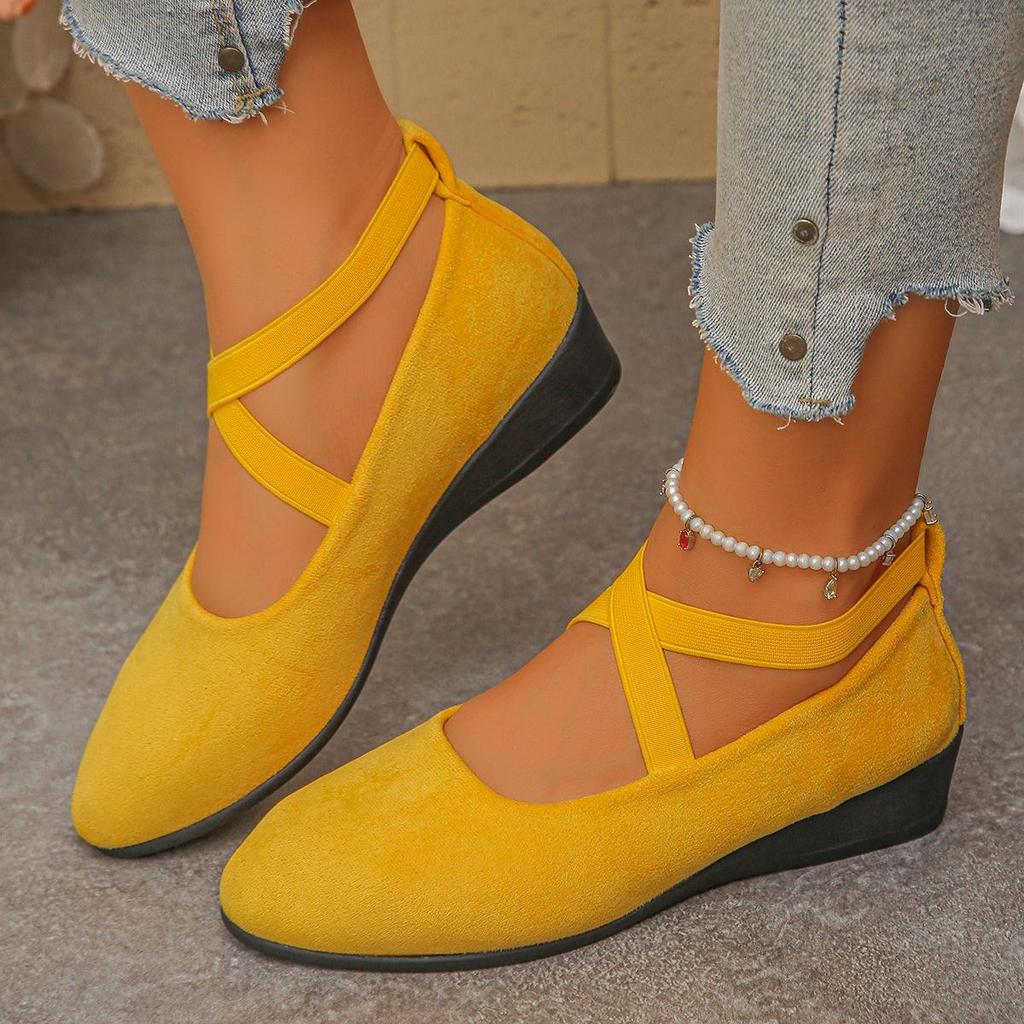 Mocassini Sneakers da Donna Taglie Forti con Punta Acuta e Tacco a Zeppa - Primavera 2024