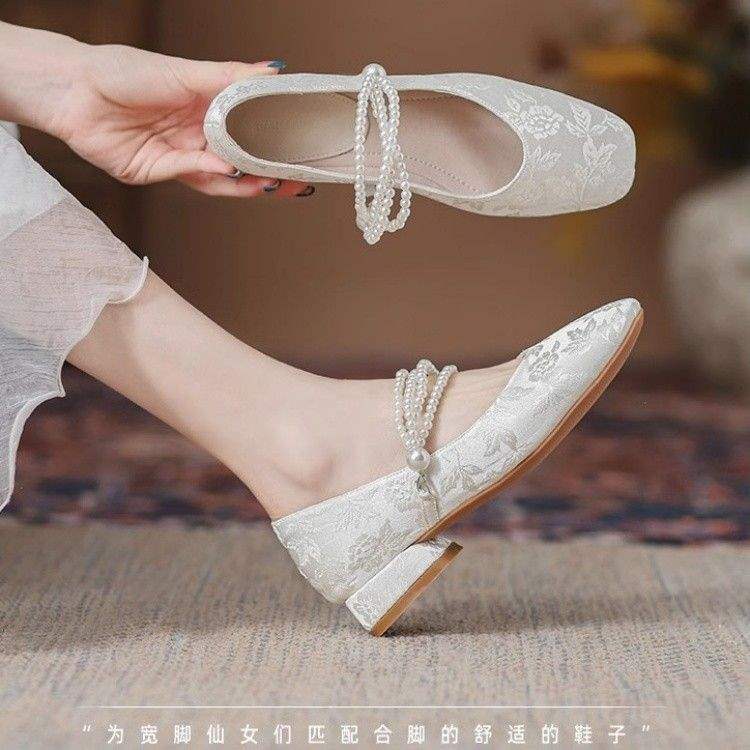 Chinese retro national style square head rare shoes pearl word Mary single shoes 2025 new bridesmaids beautiful cheongsam single shoes