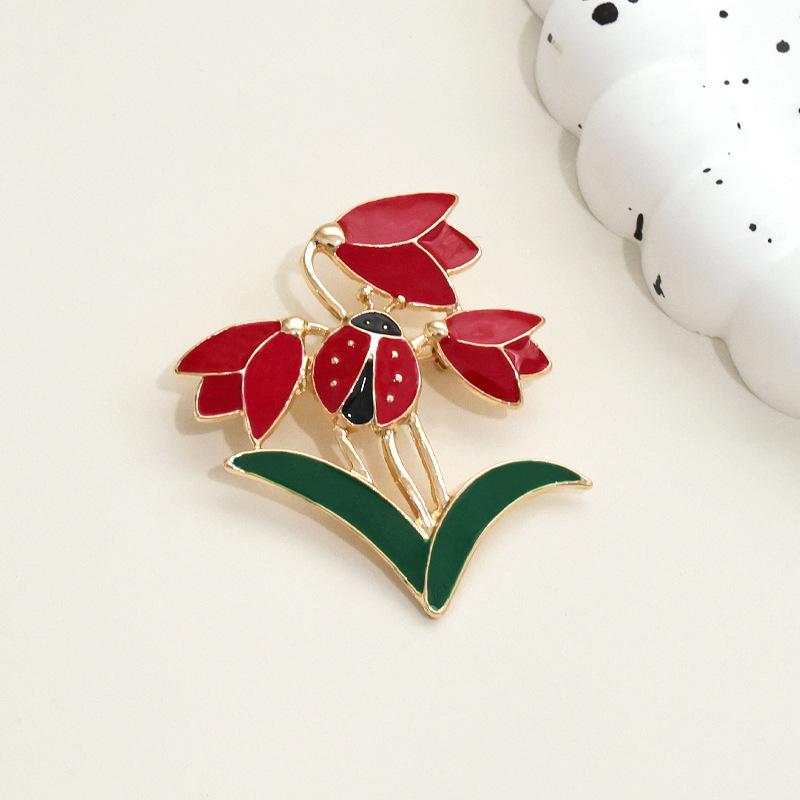 

Bright Flower-shaped Brooch Oil-dropped Metal Badge for Women Suitable for Clothes Backpacks Scarves Accessories Brooches червоний