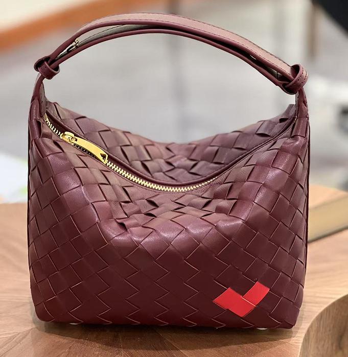 2025 New French Woven Tote Bag For Commuting Fashion Genuine Leather Women's Bag Niche Knot Bag Women's Handbag
