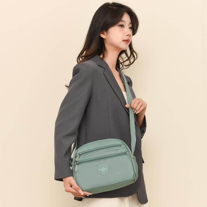 Damska torba na ramię z wieloma kieszeniami Lekka nylonowa torba crossbody dla mam w średnim wieku