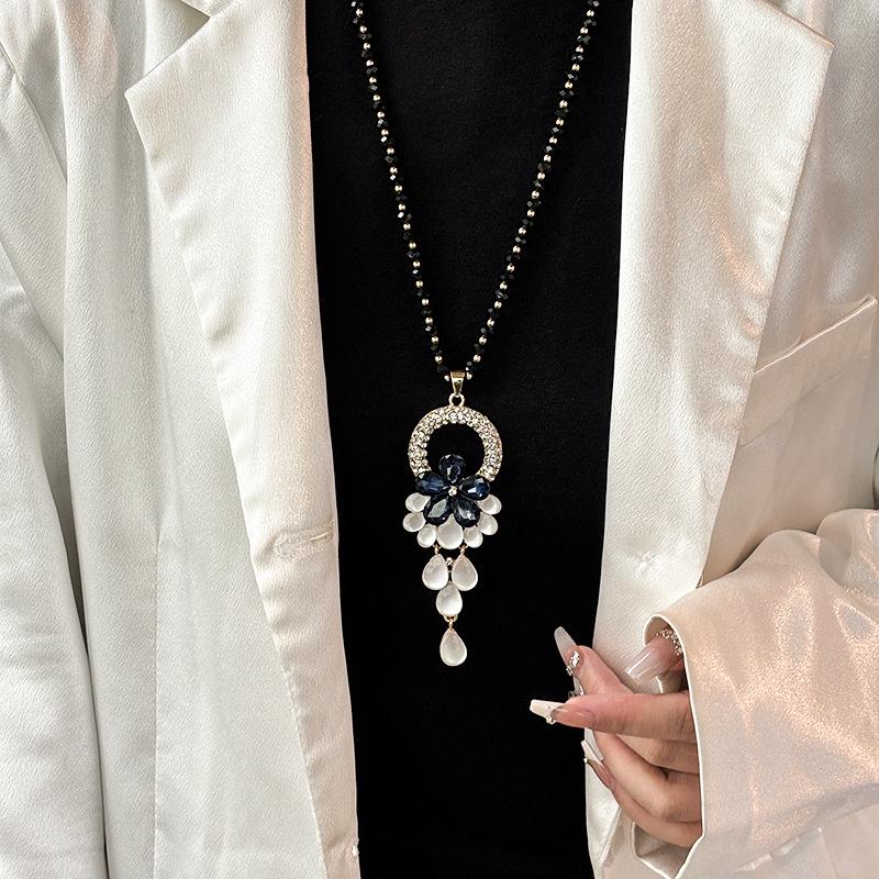 Crystal Pendant Sweater Necklace - Fashionable and Atmospheric Design