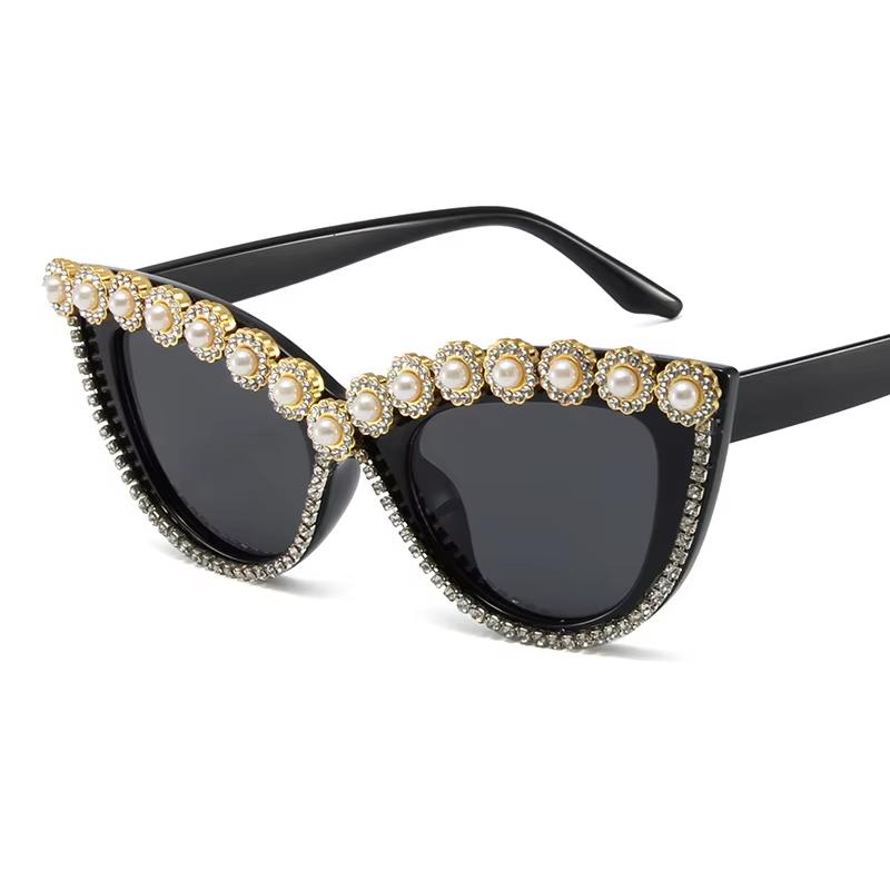 Retro Cat Eye Sunglasses with Rhinestones Latest In Fashion Female Shades Ins Trendy Handmade Brand Design Eyewear