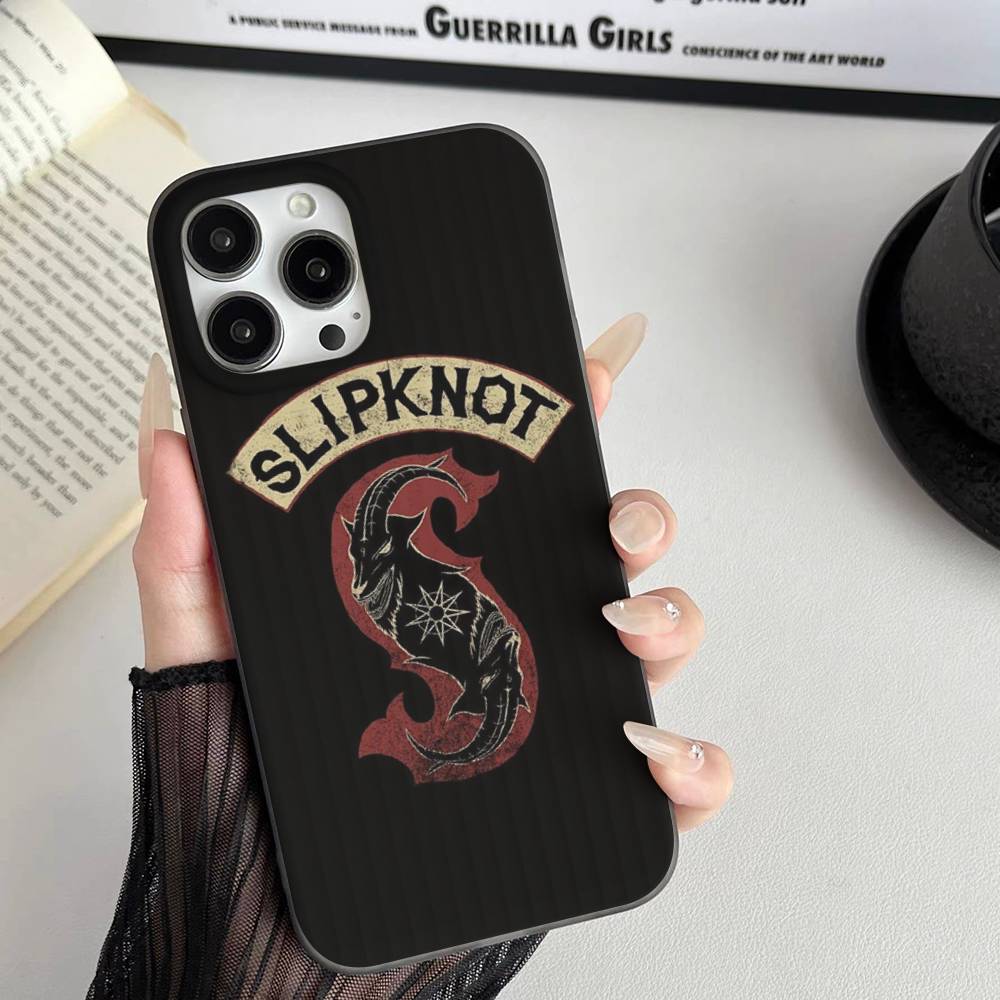 Slipknot Band For Phone 17 16 15 14 13 12 11 Pro Max Plus Pro Air Phone Case Corrugated Stripe Back Cover