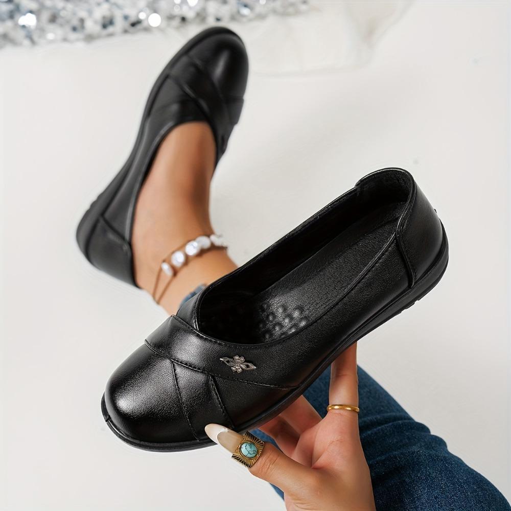 Large Size Popular Minimalist Metal Badge Decoration, Lightweight, Comfortable, Fashionable and Versatile Women's Flat Loafers