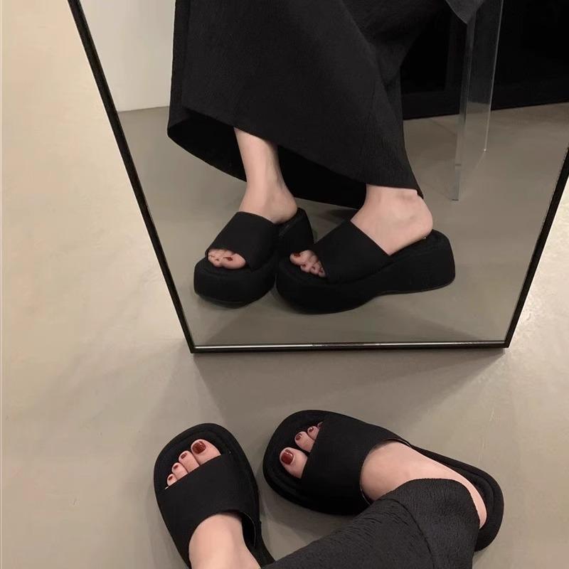 Platform slippers women's summer wear new Internet celebrity super fire cool slippers women's high heels beach shoes drag