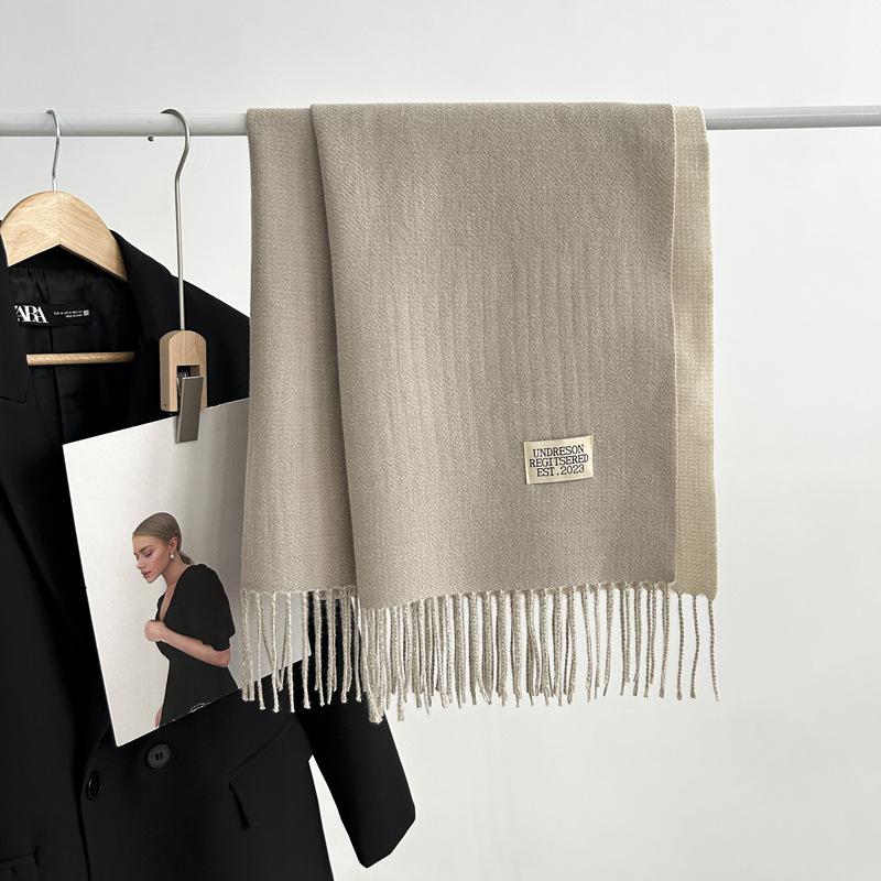 Kaschmir-Handgefühl Herbst und Winter Einfarbiger Schal Damen Dicke Quaste Einfacher und vielseitiger weicher und warmer Kaschmir-Imitat-Schal