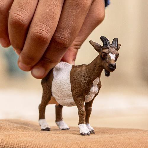 Figurine Chèvre - SCHLEICH - 14887 - Marron - Pelage blanc - Yeux jaunes