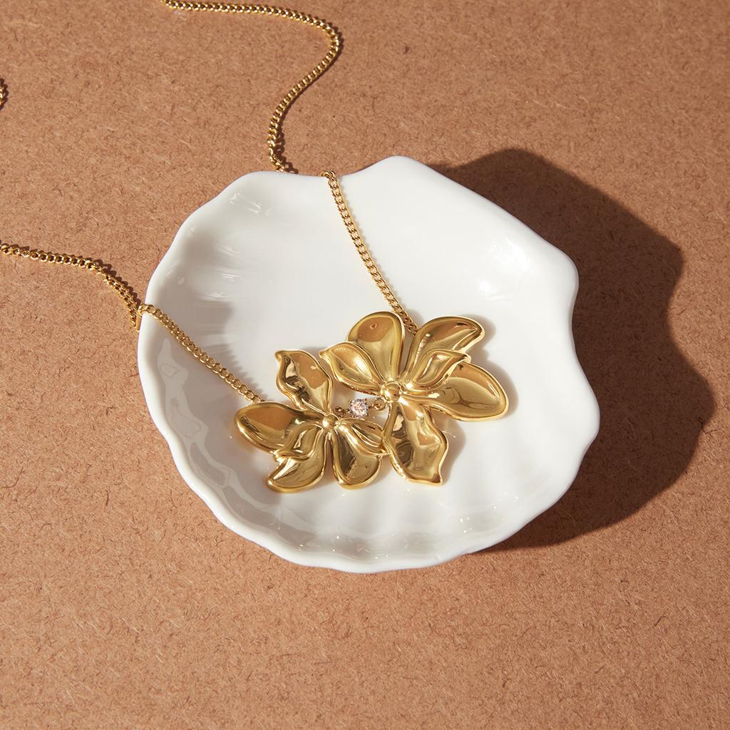 Youthway Delicate Flower Zircon Pendant Necklace For Women Gold Plated Stainless Steel Necklace Simple Fashion Jewelry Gift