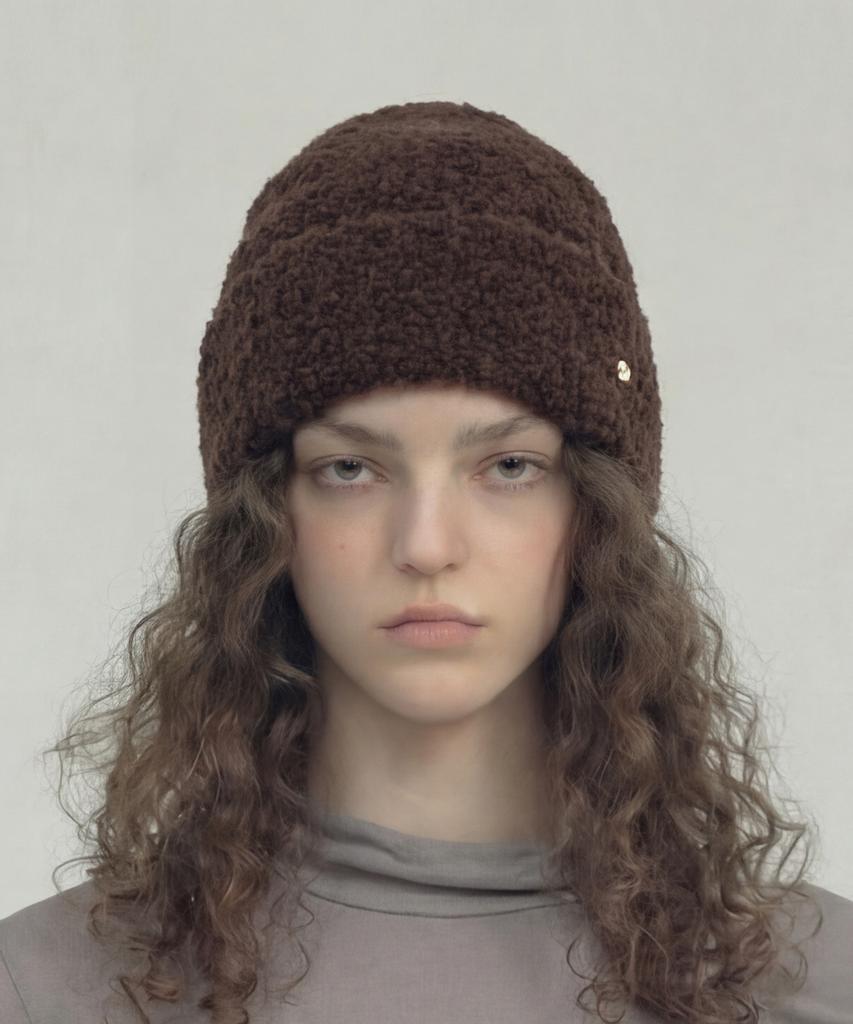 Eondeokeonteulolseutyudio Boucle Winter Beanie Fluffy Beanie / Mohair Boucle / Brown