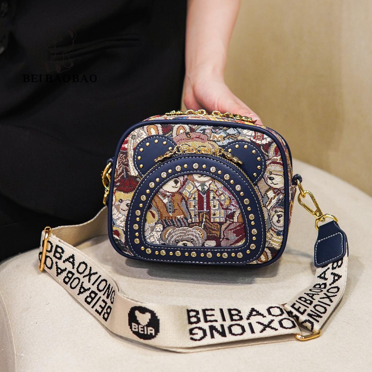 

BEIBAOBAO New Canvas Embroidered Small Square Bag Cute Cartoon Small Bear One Shoulder Bags Fashionable Exquisite Design Rivet Women s Messenger Bag темно-синий