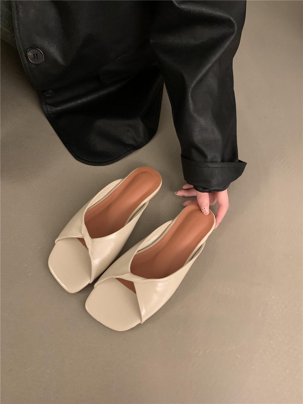 

2025 летняя новая одежда повседневные сандалии с открытым носком на плоской подошве модные открытые удобные и универсальные односложные тапочки женские 38 абрикосовый