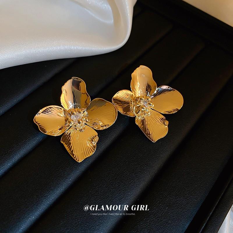 Silver Needle Medieval Round Flower Fringed Earrings Retro Metal Stud Earrings Temperament Light Luxury Earrings Women