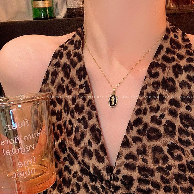 Korean retro titanium steel necklace women's versatile high-end pearl pendant ins wind niche collarbone chain jewelry wholesale