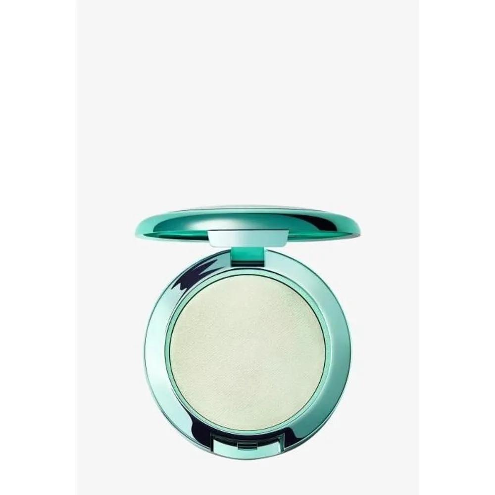 MAC Bounce & Glim Highlighter - Invest Mint The colour is