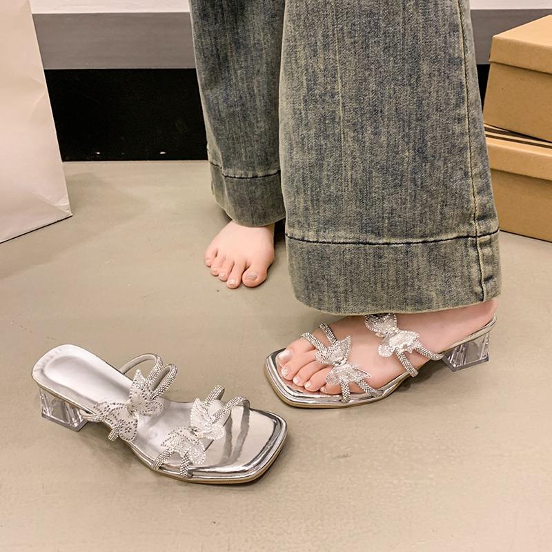 Mode Mit Rock Strass Sandalen und Pantoletten für Damen im Sommer Neu Eckige Zehenpartie Offene Zehenpartie Schleife Kristall Blockabsatz Pumps