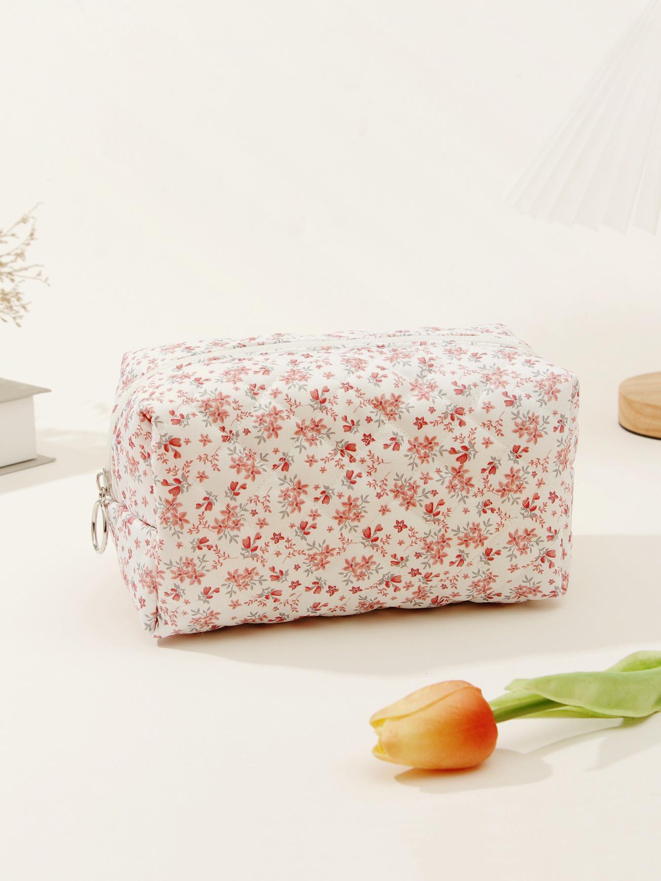 

Косметичка Berg Floral из стеганого хлопка - милый дорожный принт с мелкими цветами