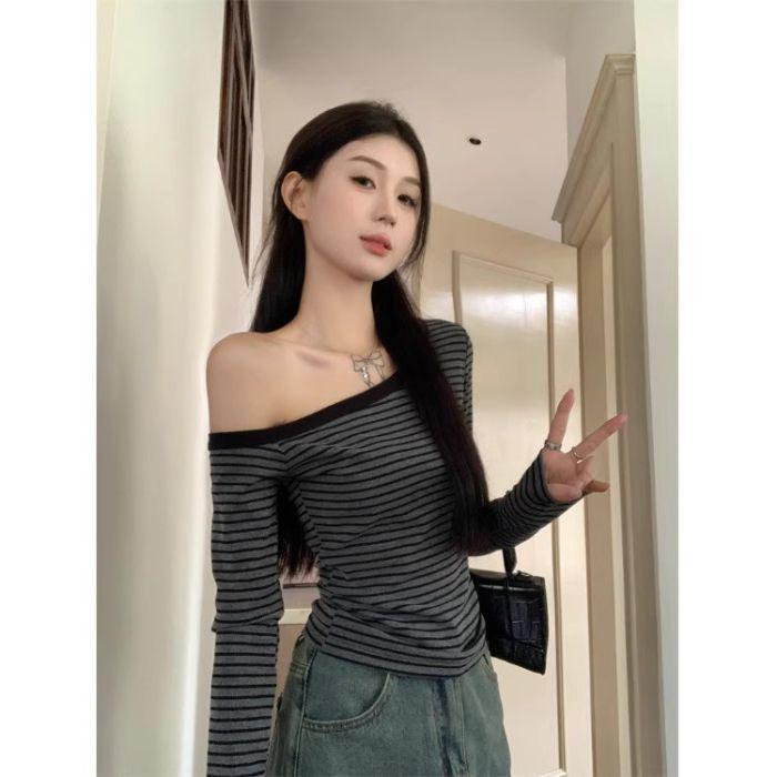 

Корейский шик Серая полосатая футболка с открытыми плечами облегающего кроя для женщин Medium серый