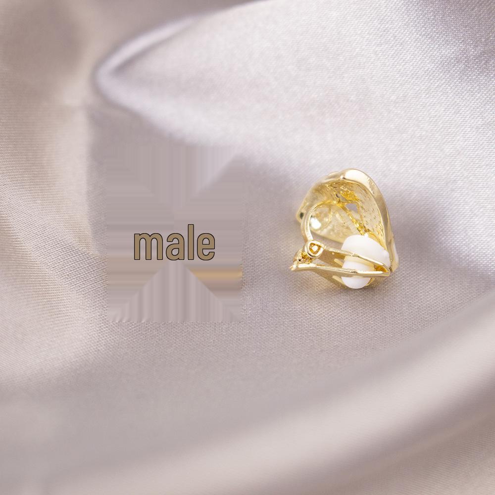 Elegant Clip-On Triangle Earrings for Non-Pierced Ears - Versatile, Light Luxury for Everyday Wear.