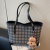 Simple and large-capacity tote bag plaid women's bag 2025 new trend fashionable shoulder bag foreign underarm bag