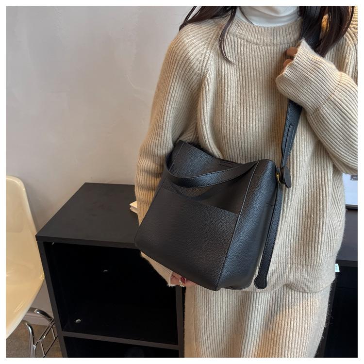 Soft Leather Bucket Bag Handbag Women'S High-End Feeling Shoulder Oblique Span Bag Large Capacity Commuter Tote Bag Underarm Bag