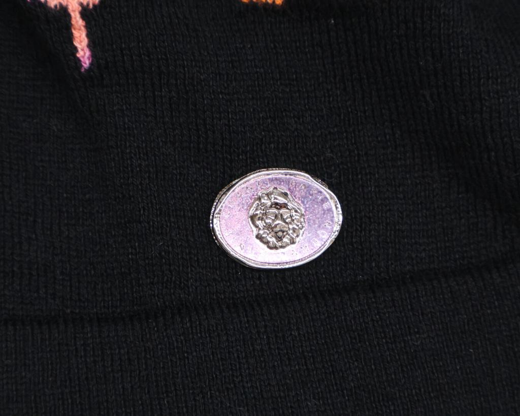 CHANEL Good condition, genuine Japanese product, P72160K10373, 22P, multi-logo icon cotton knit T-shirt tops 34 blackUsed